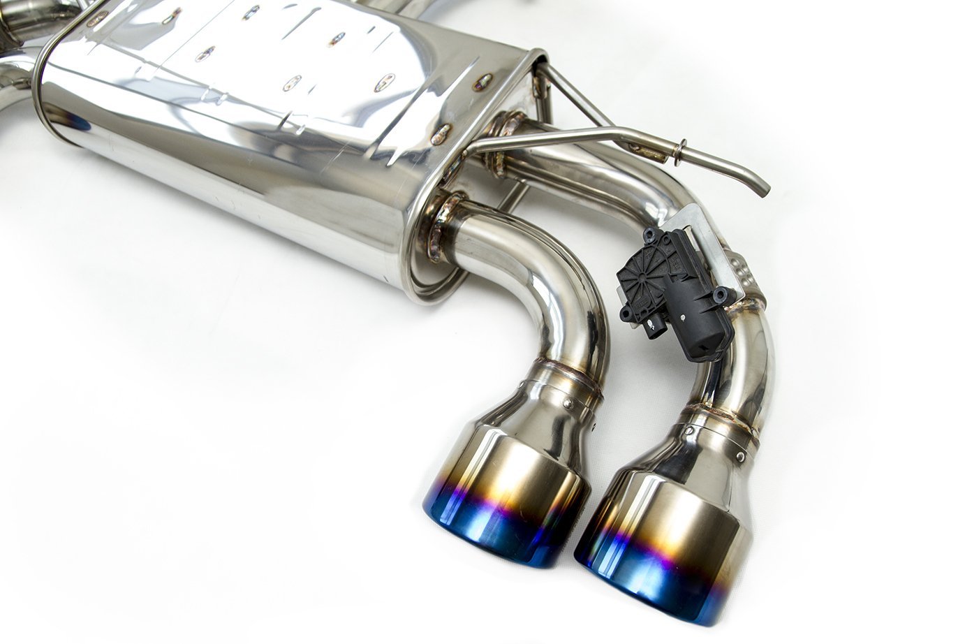 Invidia - Invidia Q300 VW MK7.5R Valved Catback Exhaust w/Round Ti Rolled Tips - CB-HS17GFR753V4RT - German Performance